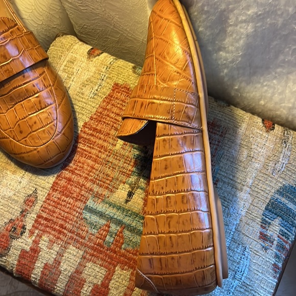 Fit Flop EUC snake embossed flats with gold bamboo buckles. Ladies size 9. - Picture 8 of 10